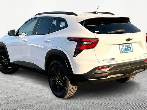New 2026 Chevrolet Trax ACTIV w/ Sunroof Package FWD image 3