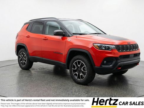 Used 2025 Jeep Compass Trailhawk AWD/4WD image 1