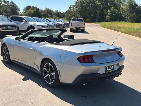 Used 2025 Ford Mustang Premium RWD image 33