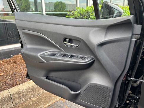 Used 2025 Nissan Versa SV image 18