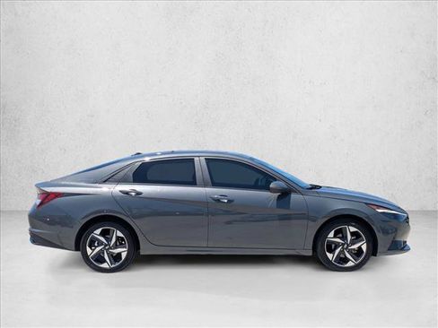 Used 2023 Hyundai Elantra SEL w/ Convenience Package FWD image 4