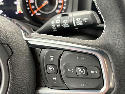 Used 2025 Jeep Wrangler Sahara image 18