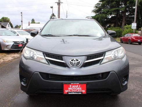 Used 2015 Toyota RAV4 LE FWD image 2