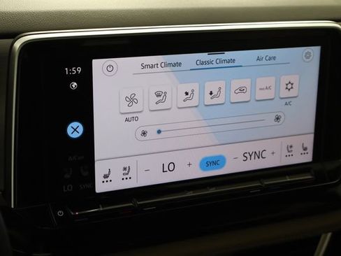 Used 2025 Volkswagen Atlas Cross Sport SE FWD image 25