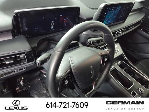 Used 2025 Lincoln Aviator AWD image 16
