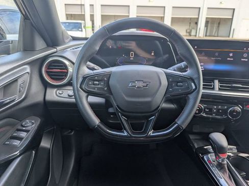 Used 2025 Chevrolet Trax RS w/ Sunroof Package FWD image 23