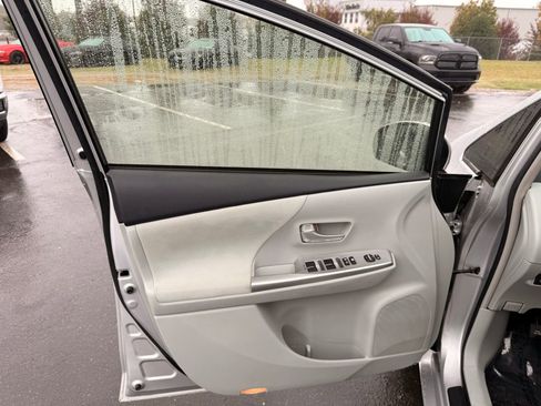 Used 2014 Toyota Prius V Two image 10