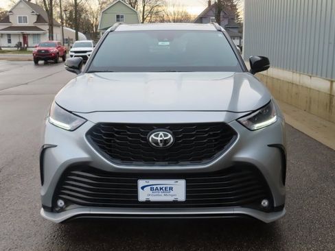 Used 2023 Toyota Highlander XSE image 11