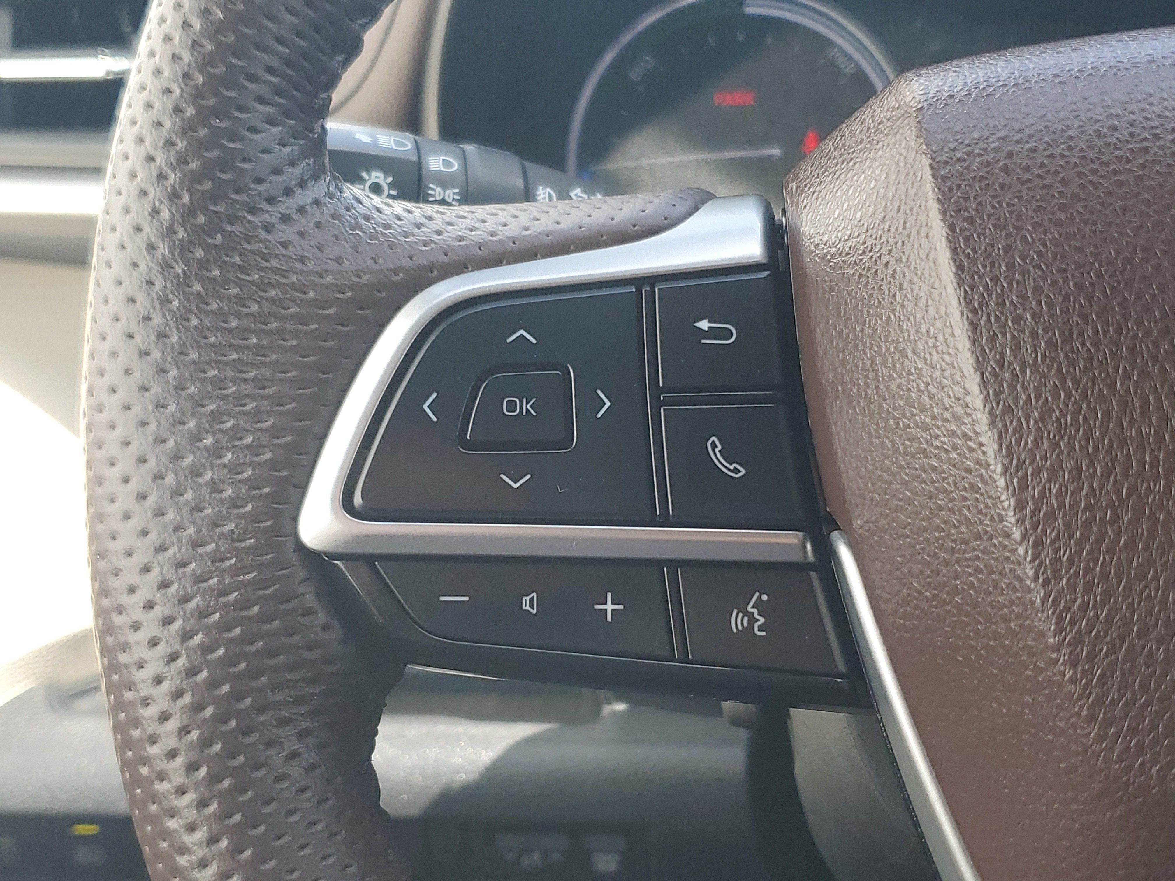 Used 2023 Toyota Sienna Platinum AWD/4WD image 24