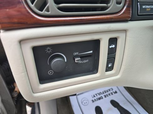 Used 1999 Cadillac De Ville w/ Comfort/Convenience Pkg image 22