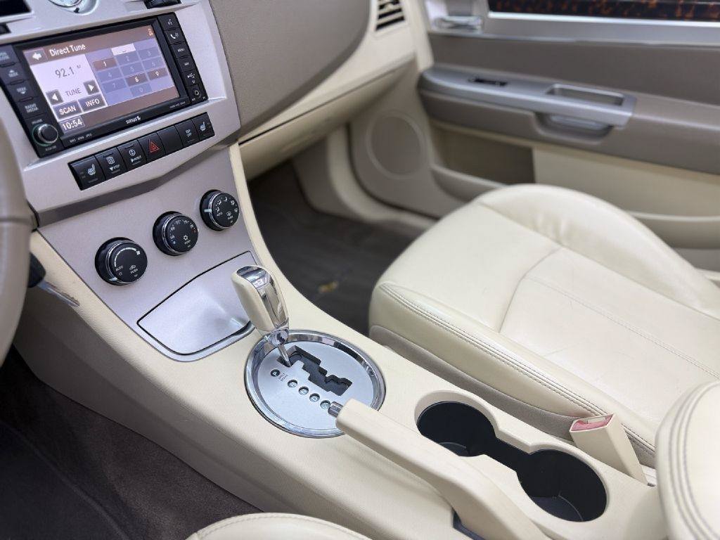 Used 2010 Chrysler Sebring Limited FWD image 19