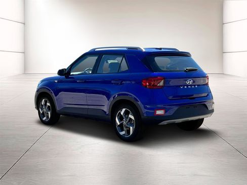 Used 2025 Hyundai Venue SEL FWD image 5