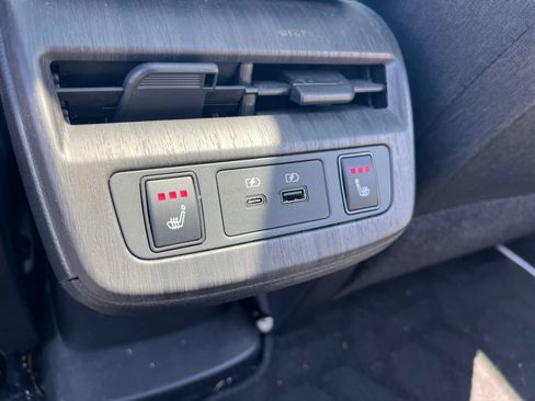 Used 2024 Nissan Ariya FWD image 33