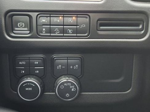 Used 2022 Chevrolet Tahoe Z71 w/ Luxury Package image 20