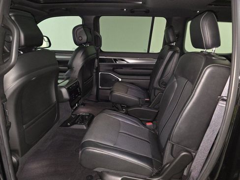 Used 2022 Jeep Wagoneer Series II RWD image 10