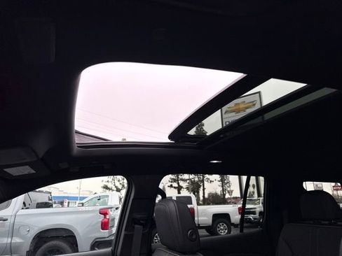 New 2026 Chevrolet Traverse High Country image 17