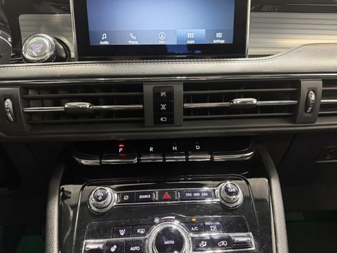 Used 2022 Lincoln Corsair AWD w/ Premium Package image 17