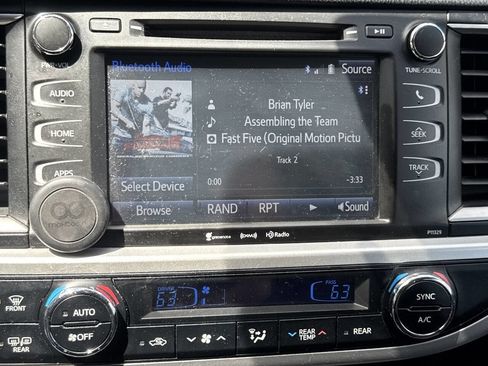 Used 2017 Toyota Highlander Plus AWD/4WD image 11
