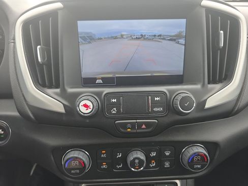 Used 2023 GMC Terrain SLE w/ Driver Convenience Package image 13