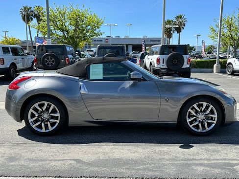 Used 2014 Nissan 370Z Roadster RWD image 9