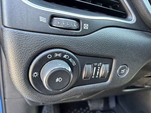 Used 2022 Jeep Cherokee Trailhawk w/ Premium Leather Package image 25