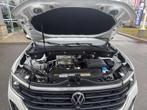 Used 2024 Volkswagen Atlas SEL Premium R-Line image 17