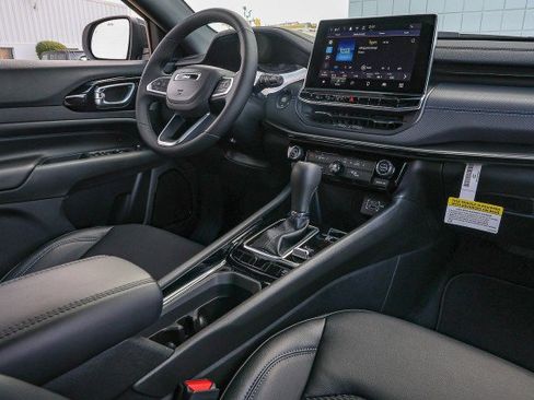 New 2026 Jeep Compass Latitude image 34