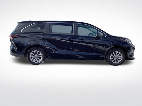 Used 2024 Toyota Sienna LE image 10