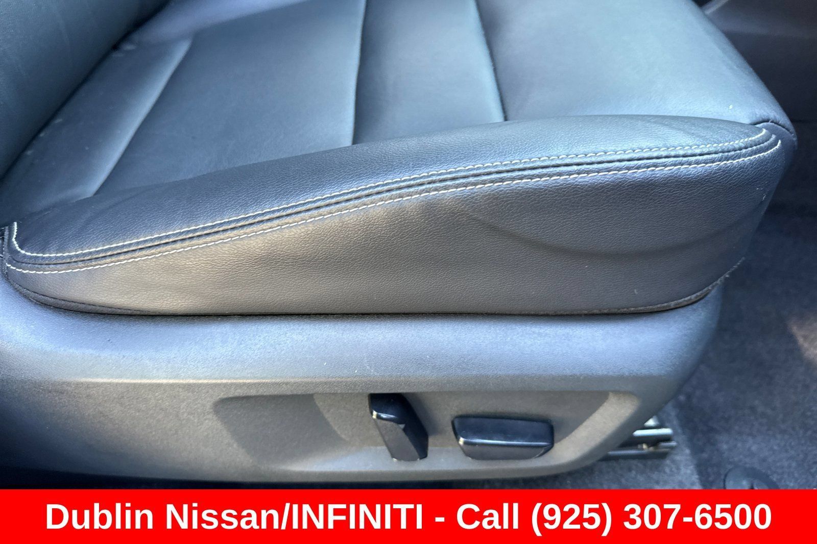 Used 2024 Nissan Rogue SL AWD/4WD image 24