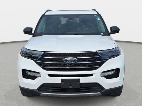 Used 2022 Ford Explorer XLT w/ Equipment Group 202A RWD image 2
