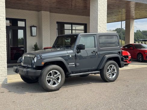 Used 2018 Jeep Wrangler Sport image 4