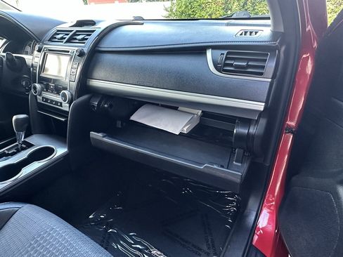Used 2014 Toyota Camry SE FWD image 36