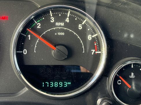 Used 2017 Jeep Wrangler Unlimited Sahara w/ Connectivity Group image 22