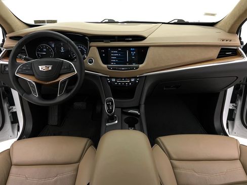 Used 2018 Cadillac XT5 Platinum w/ Driver Assist Package image 22