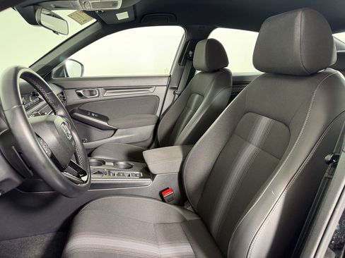 Used 2025 Honda Civic Sport image 4