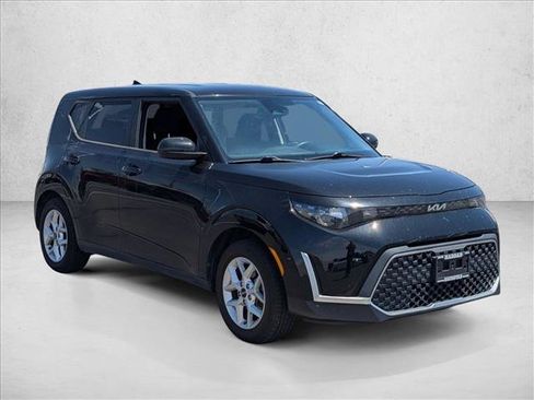 Used 2023 Kia Soul S FWD image 3