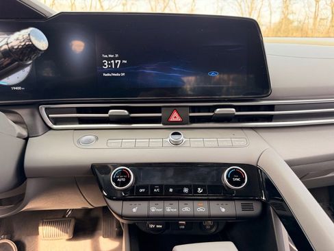 Certified 2023 Hyundai Elantra SEL w/ Convenience Package image 22