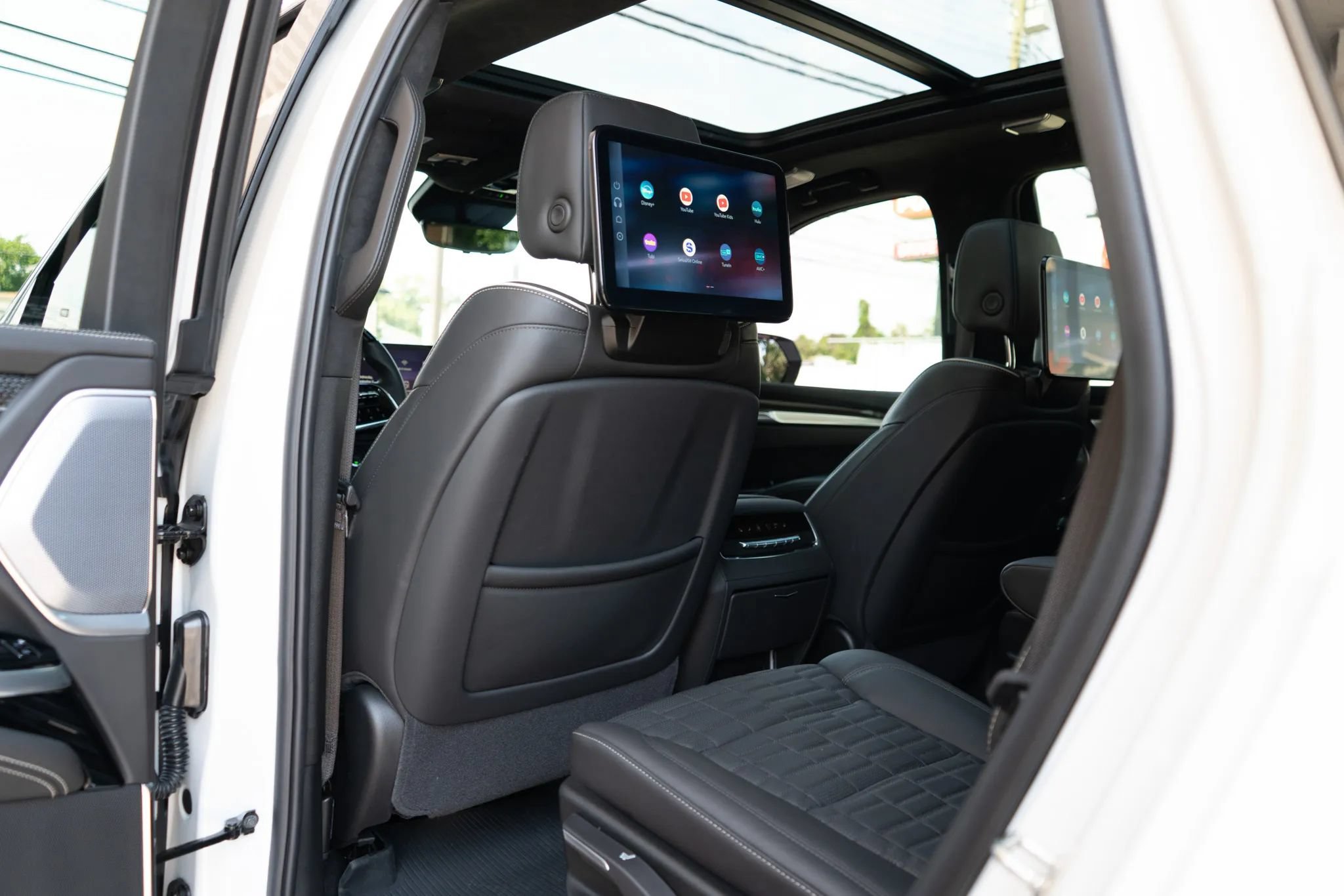 Used 2025 Cadillac Escalade V w/ LPO, Floor Liner Package AWD/4WD image 32