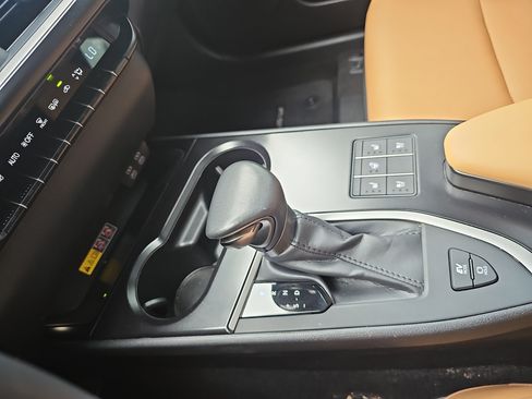 Used 2024 Lexus UX 250h AWD w/ Premium Package image 33