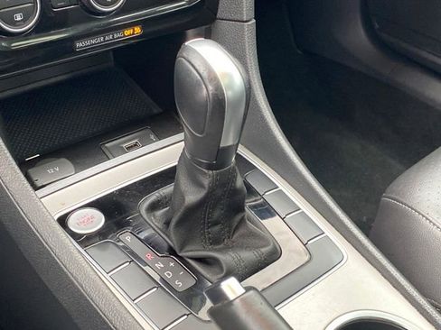 Used 2022 Volkswagen Passat 2.0T image 10