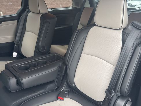 Used 2025 Honda Odyssey Elite image 11