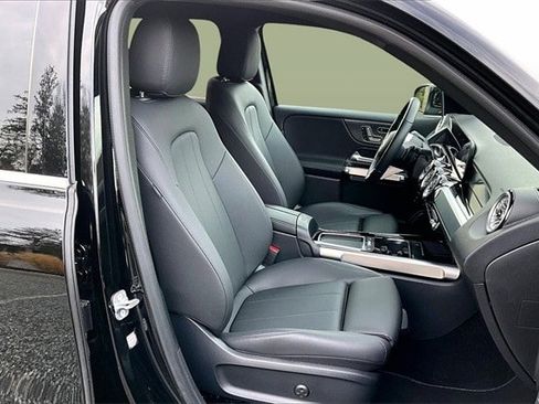 Used 2025 Mercedes-Benz GLB 250 4MATIC image 31