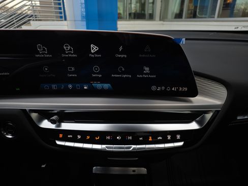 Used 2025 Cadillac Lyriq Sport image 26