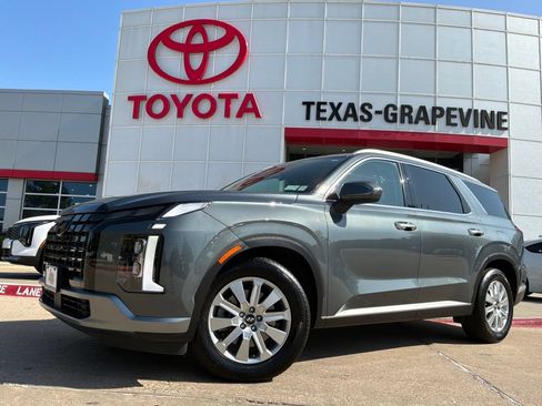 Used 2024 Hyundai Palisade SEL FWD image 2