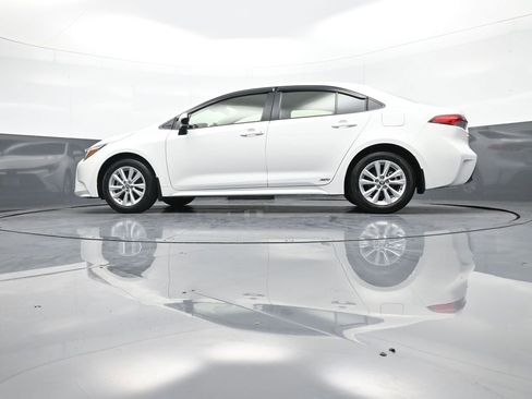 Certified 2025 Toyota Corolla LE image 31