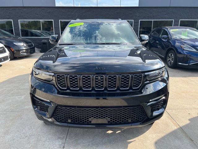 Used 2025 Jeep Grand Cherokee Summit w/ Obsidian Package AWD/4WD image 2