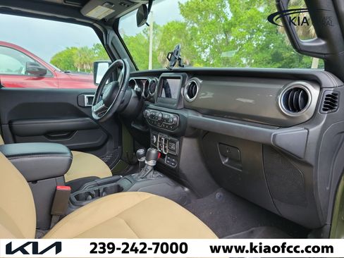 Used 2021 Jeep Wrangler Unlimited Sahara w/ LED Lighting Group AWD/4WD image 8