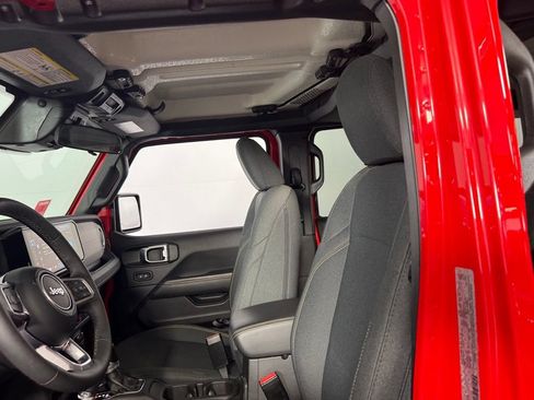 Used 2025 Jeep Wrangler Unlimited Sahara AWD/4WD image 23