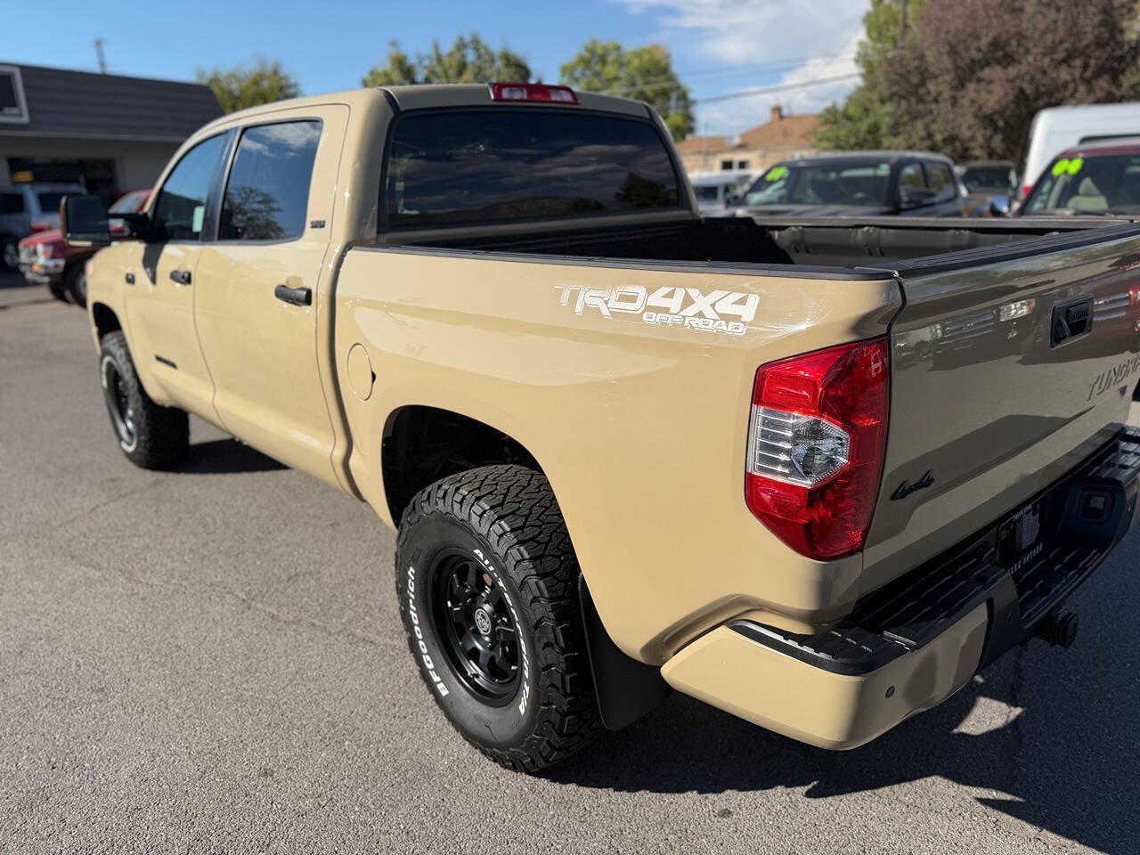 Used 2017 Toyota Tundra SR5 w/ TRD Off Road Package AWD/4WD image 97
