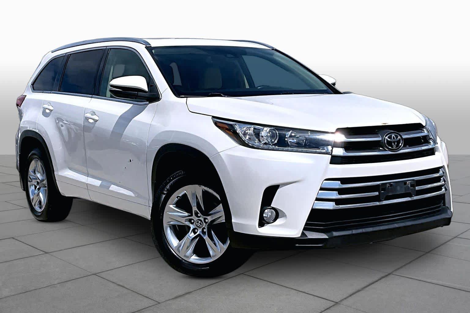 Used 2017 Toyota Highlander Limited FWD image 3